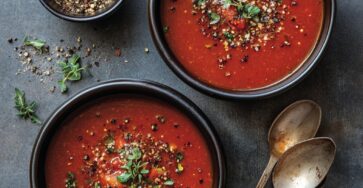 soupe tomate-basilic relevée au poivre, une soupe savoureuse et saine