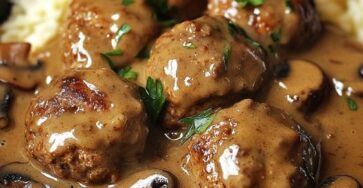 Boulettes de Viande avec Sauce Crémeuse aux Champignons