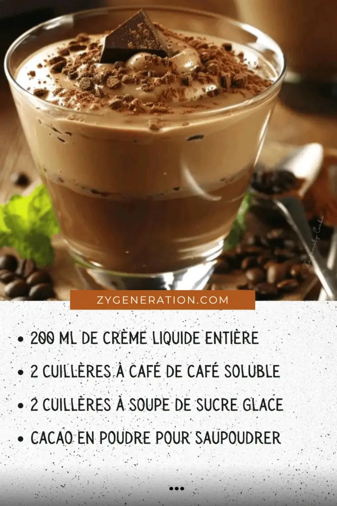 Verrine de mousse au café avec cacao saupoudré et grains de café décoratifs