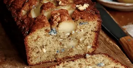 Cake noix, roquefort et poire moelleux et savoureux