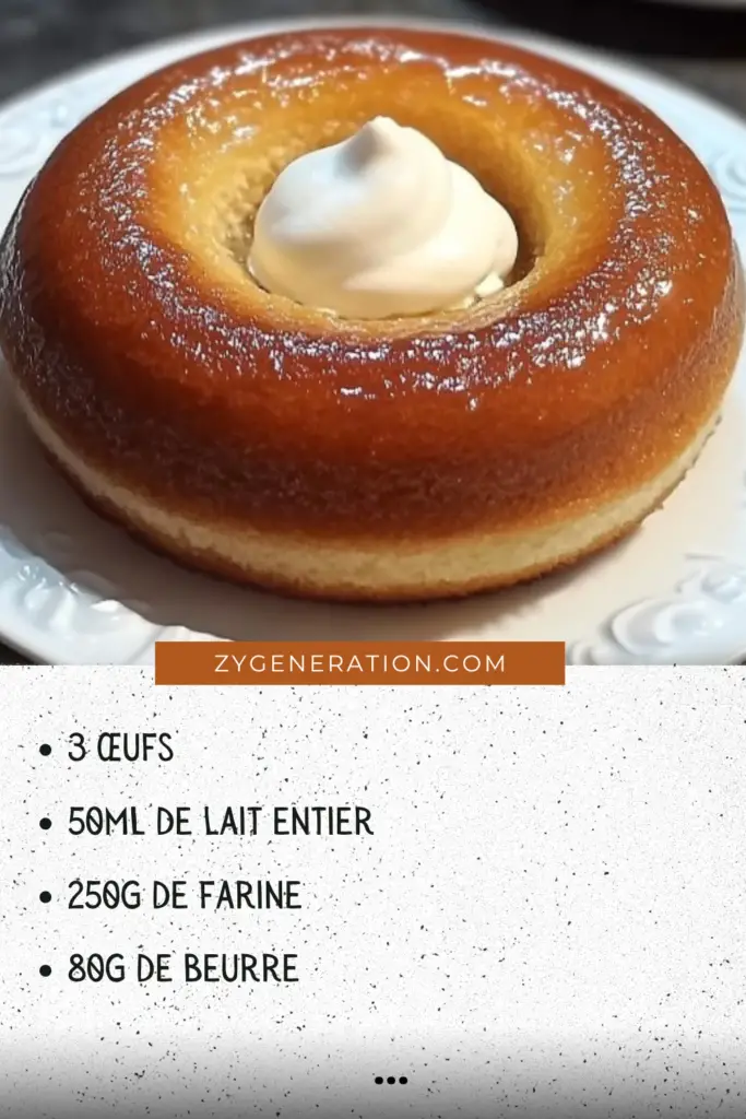 Baba au rhum imbibé de sirop et décoré de crème chantilly