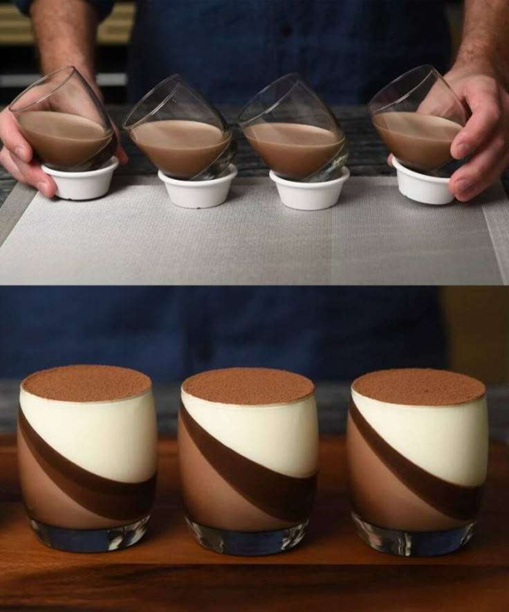 Panna cotta au chocolat onctueuse en trois couches – chocolat noir, chocolat au lait et crème vanillée – servie dans une verrine avec une touche de cacao en poudre.