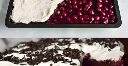 Gâteau Forêt Noire en plaque, garni de cerises, de crème chantilly et de copeaux de chocolat noir