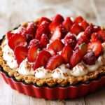tarte fraises mascarpone maison avec crème chantilly et fruits frais
