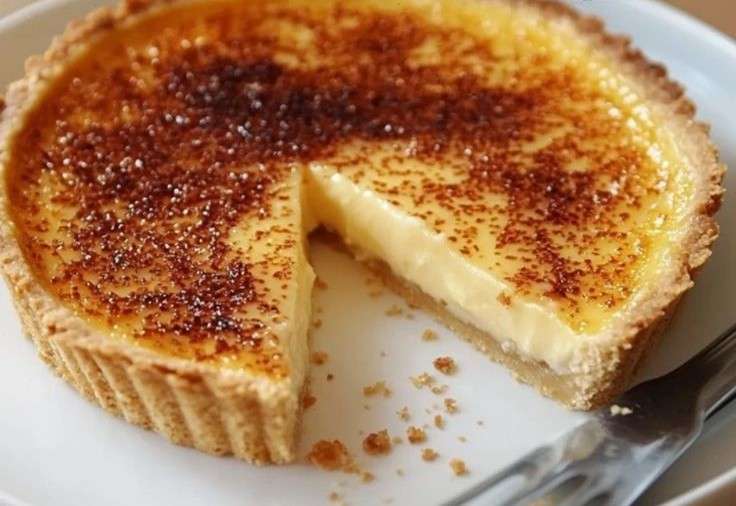 tarte crème brûlée maison avec croûte caramélisée dorée