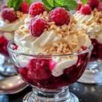 Verrines framboise mascarpone meringue en présentation de dessert élégant