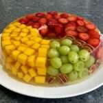 Gelatina cristal de frutas colorida y transparente, con fruta encapsulada