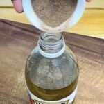 Botella con atomizador de vinagre y pimienta para eliminar orina de mascotas