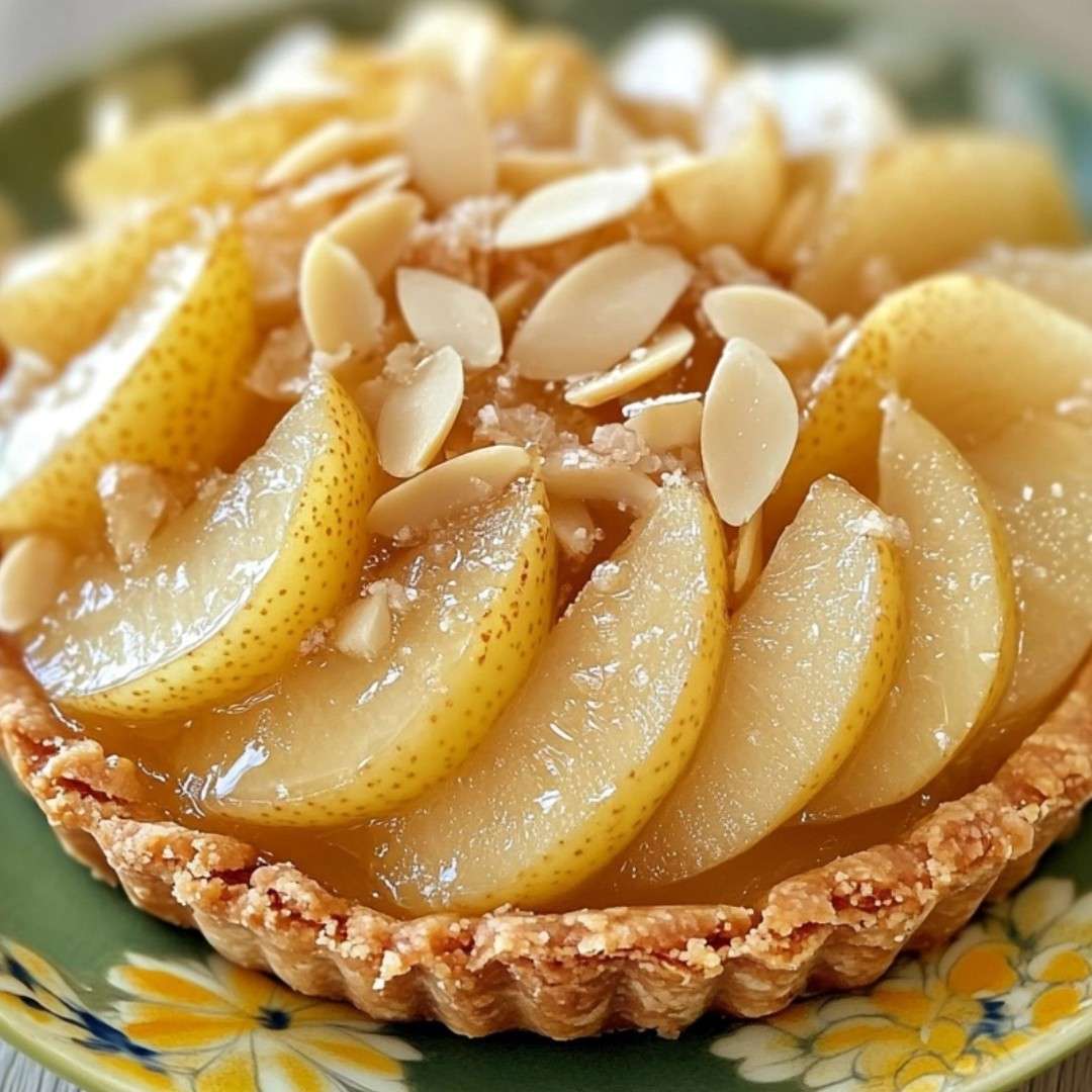 Tarte poires amandes gourmande dorée et décorée d’amandes effilées