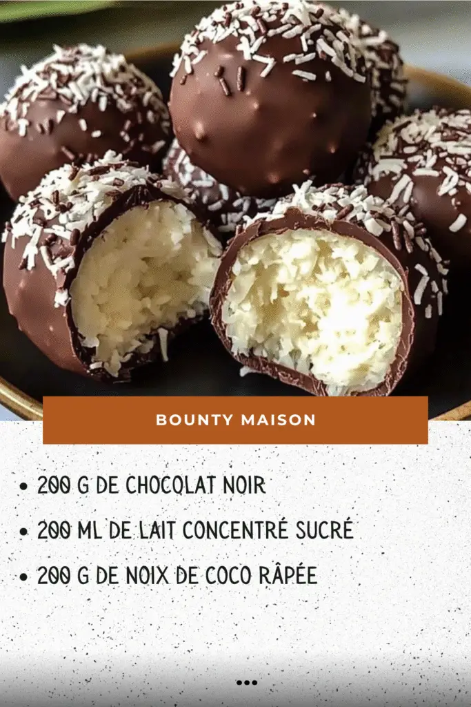 bounty maison enrobés de chocolat, coupés en deux avec garniture coco visible