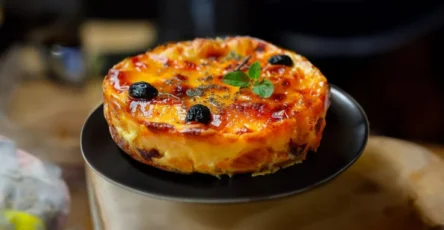 flan provençal salé aux légumes avec olives et herbes