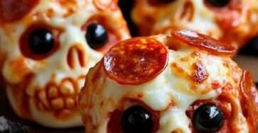 Crânes de pizza d’Halloween garnis et effrayants