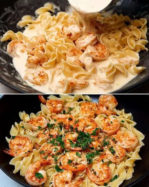 Assiette de pâtes aux crevettes dorées avec persil et parmesan.