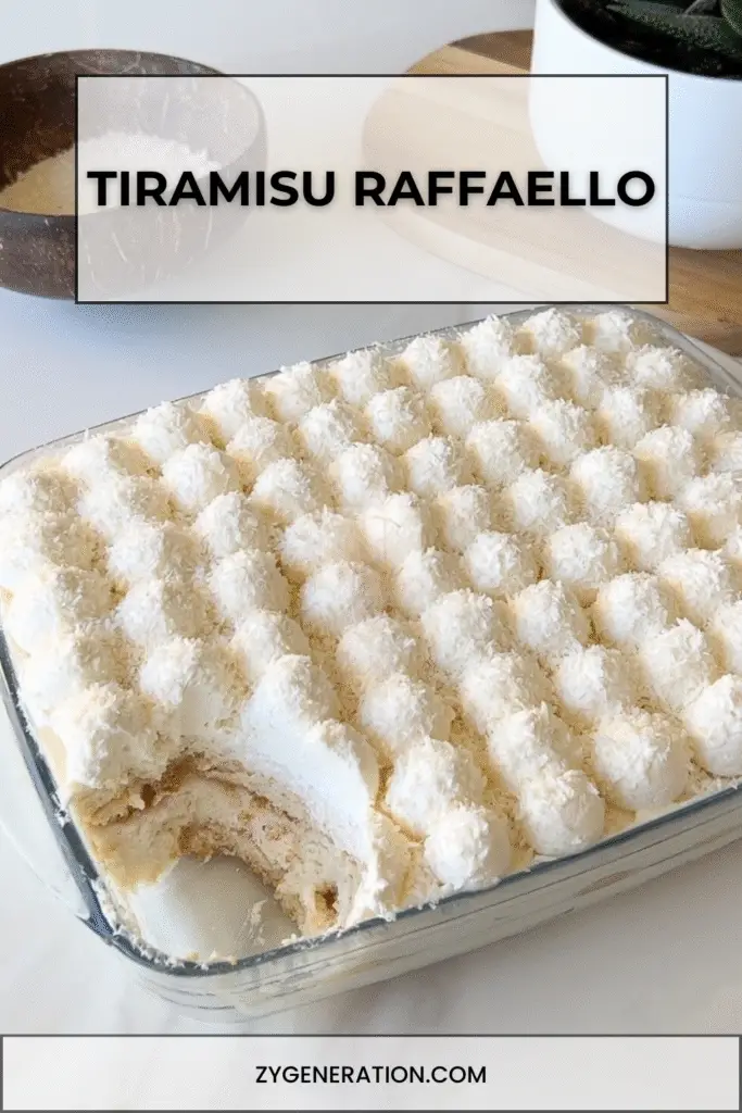Tiramisu Raffaello maison, crémeux, décoré de crème montée et de noix de coco.