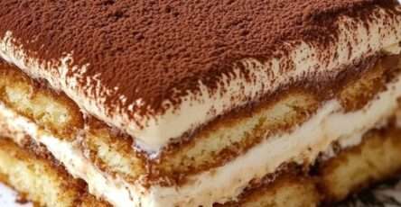 Tiramisu classique italien au café et cacao