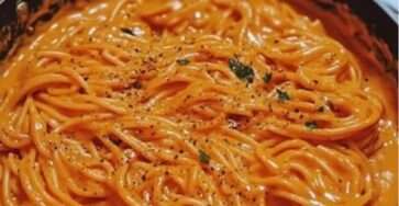 Recette de pâtes à la crème de poivrons rouges : une sauce onctueuse et parfumée, simple à préparer, idéale pour un repas savoureux et coloré.