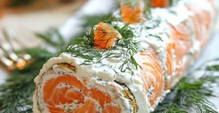 buche salée saumon fumé fromage frais aneth roulé génoise moelleuse