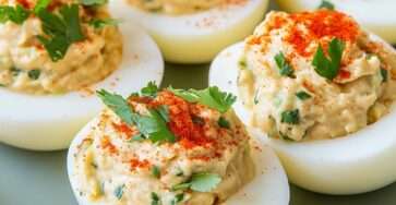 oeufs mimosa farcis à l avocat citron vert garniture verte crémeuse