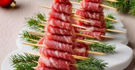 sapins apéritifs au saucisson en brochettes décorations romarin