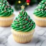 cupcakes sapin de noël décorés avec glaçage vert et paillettes