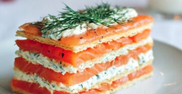Millefeuille salé au saumon fumé et fromage frais