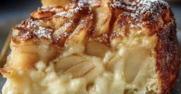 Fondant aux pommes et mascarpone, gâteau moelleux aux pommes avec texture fondante et dorée.