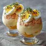 Verrines thon aux œufs mimosa avec crème mayonnaise et ciboulette fraîche.
