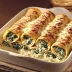 Plat de cannellonis ricotta épinards nappés de béchamel et gratinés au fromage, surface dorée et fondante, servi chaud en plat rectangulaire.