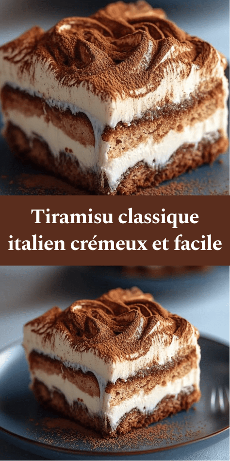 Tiramisu classique traditionnel avec couches de biscuits imbibés de café, crème mascarpone onctueuse et cacao en poudre sur le dessus.
