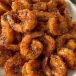 Crevettes croustillantes à l’ail et au parmesan, dorées à la poêle avec chapelure, paprika, citron et persil frais