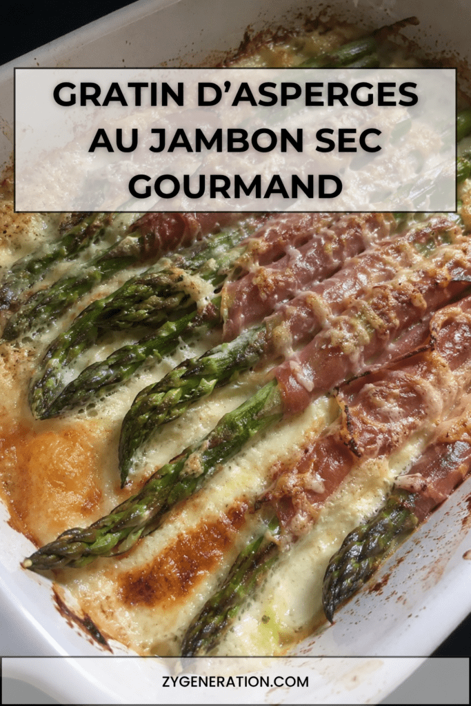 Gratin d’asperges vertes au jambon sec avec crème et fromage gratiné dans un plat rustique doré au four
